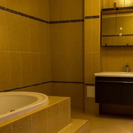 Super Big 4 Bedrooms Flat With Parking - Top Center Apartamento Varna