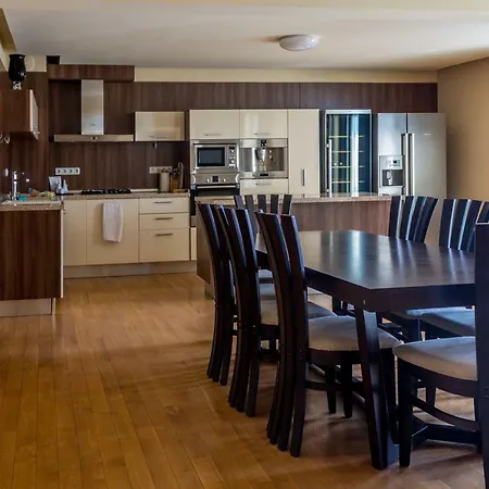 Super Big 4 Bedrooms Flat With Parking - Top Center Apartamento