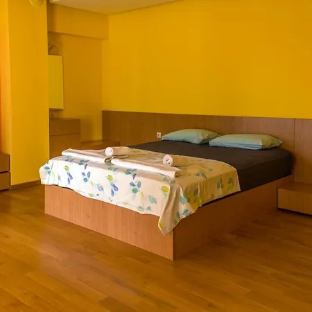 Apartment Super Big 4 Bedrooms Flat With Parking - Top Center *