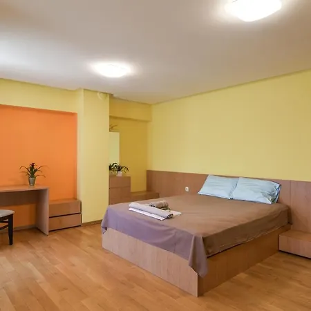 Apartment Super Big 4 Bedrooms Flat With Parking - Top Center *
