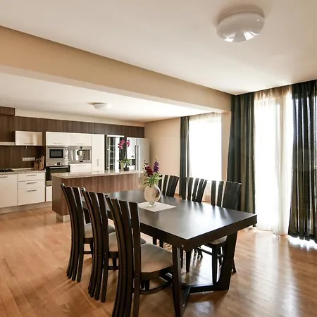 Super Big 4 Bedrooms Flat With Parking - Top Center Apartment Varna